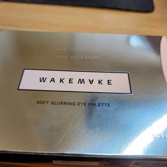NEW WakeMake Soft Blurring Eye Palette 03 - Picture 4 of 6